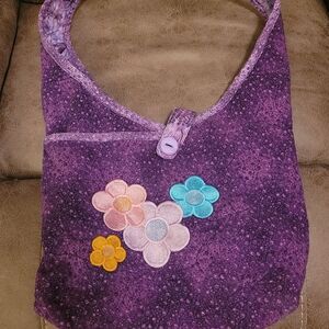Cloth purse, purple, flowers, purse, 3 inside pockets, velcro closure
